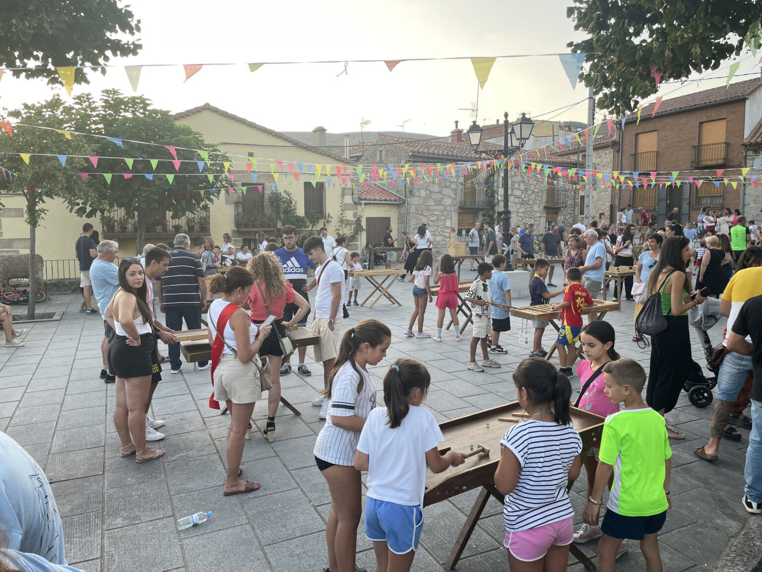 Juegos de madera Izarón · Centros educativos