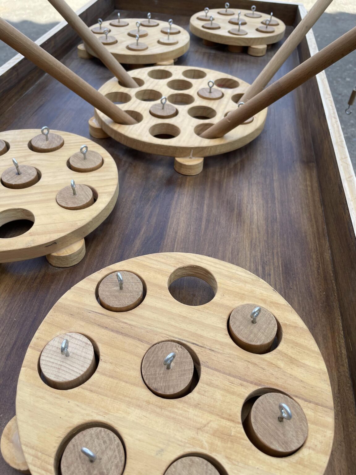 Juegos de madera Izarón · Asociaciones