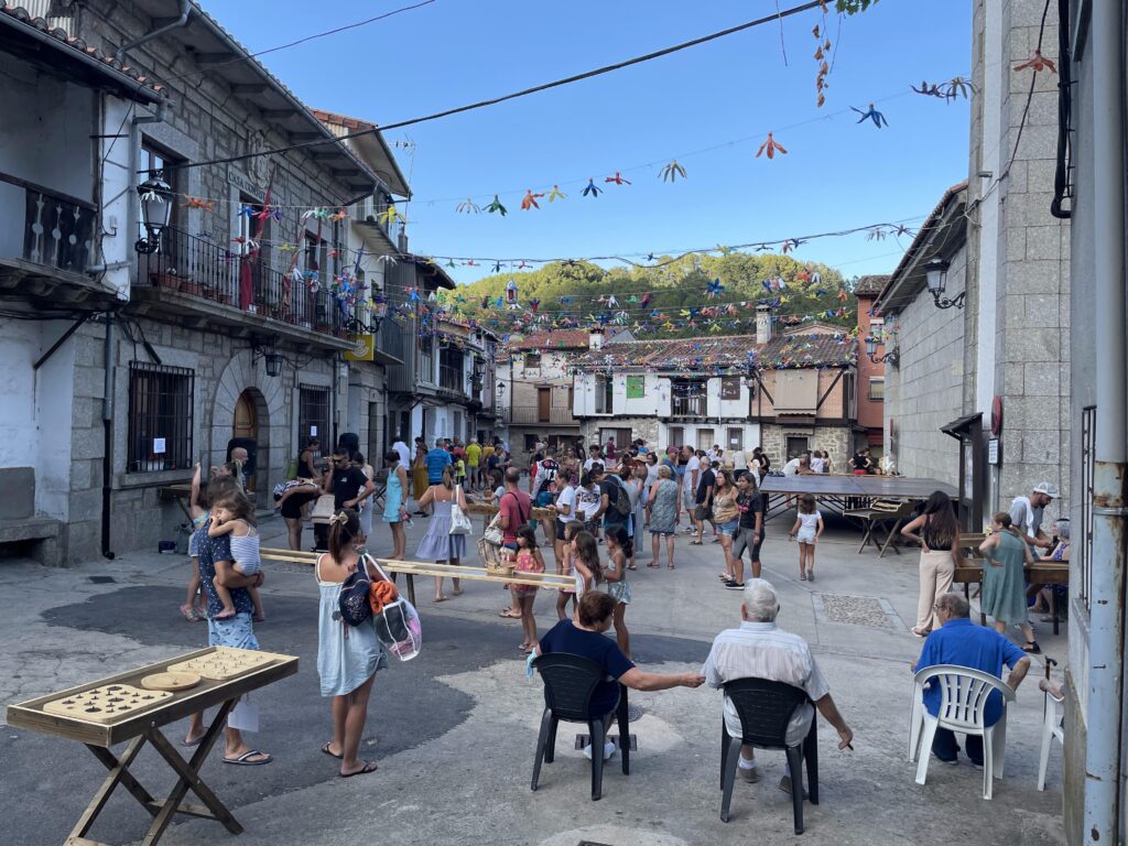 Juegos de madera para fiestas patronales · Izarón