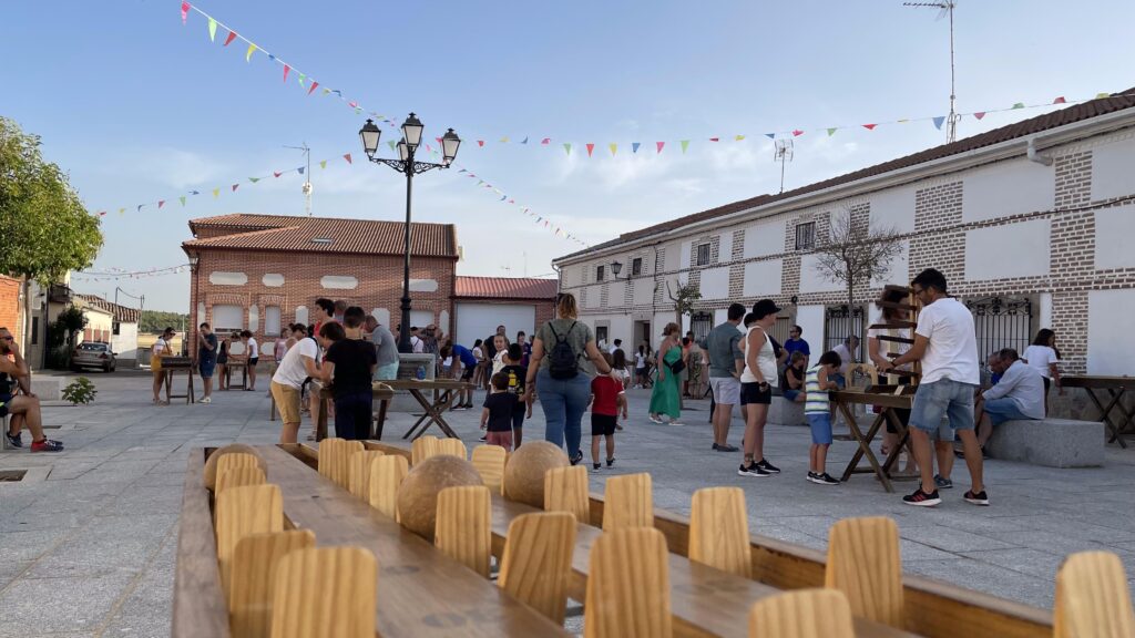 Juegos de madera para jornadas culturales · Izarón