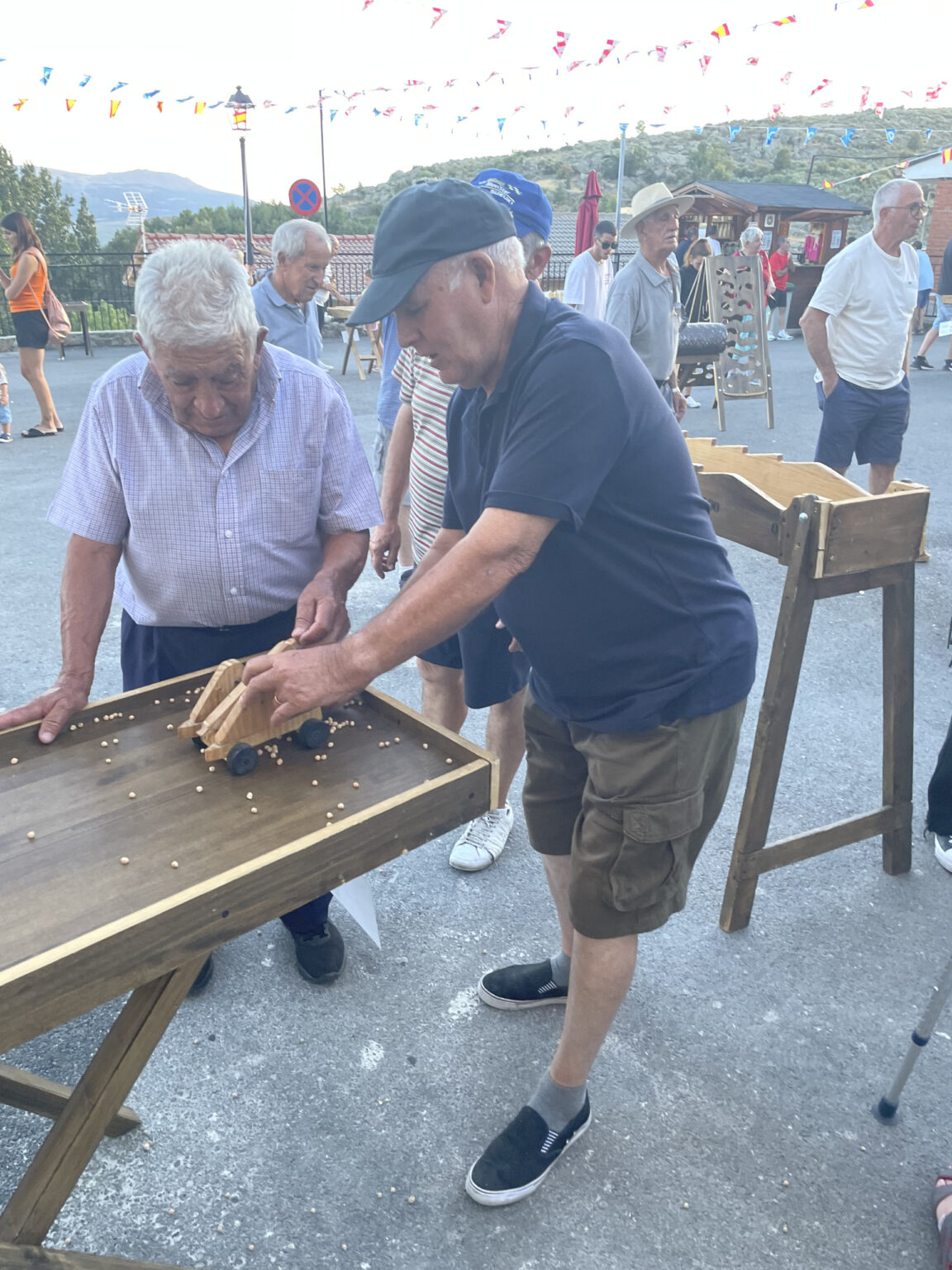 Juegos de madera para fiestas patronales y ferias · Izarón